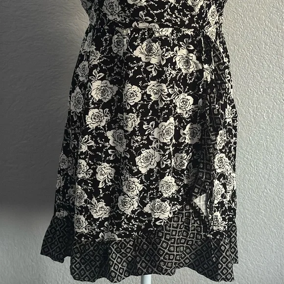 Lily Rose Black and White Floral Dress - Picture 3 of 6